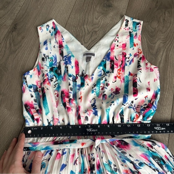 Chelsea 28 pleated Floral V-Neck Flare mini Dress sz 4 - Picture 7 of 11